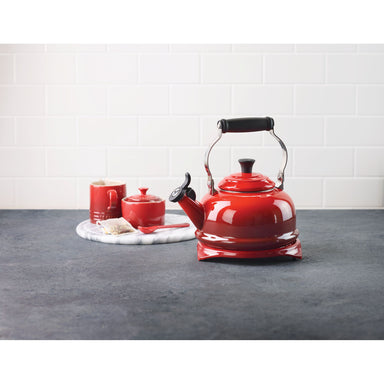Display of LC Cerise Kettle