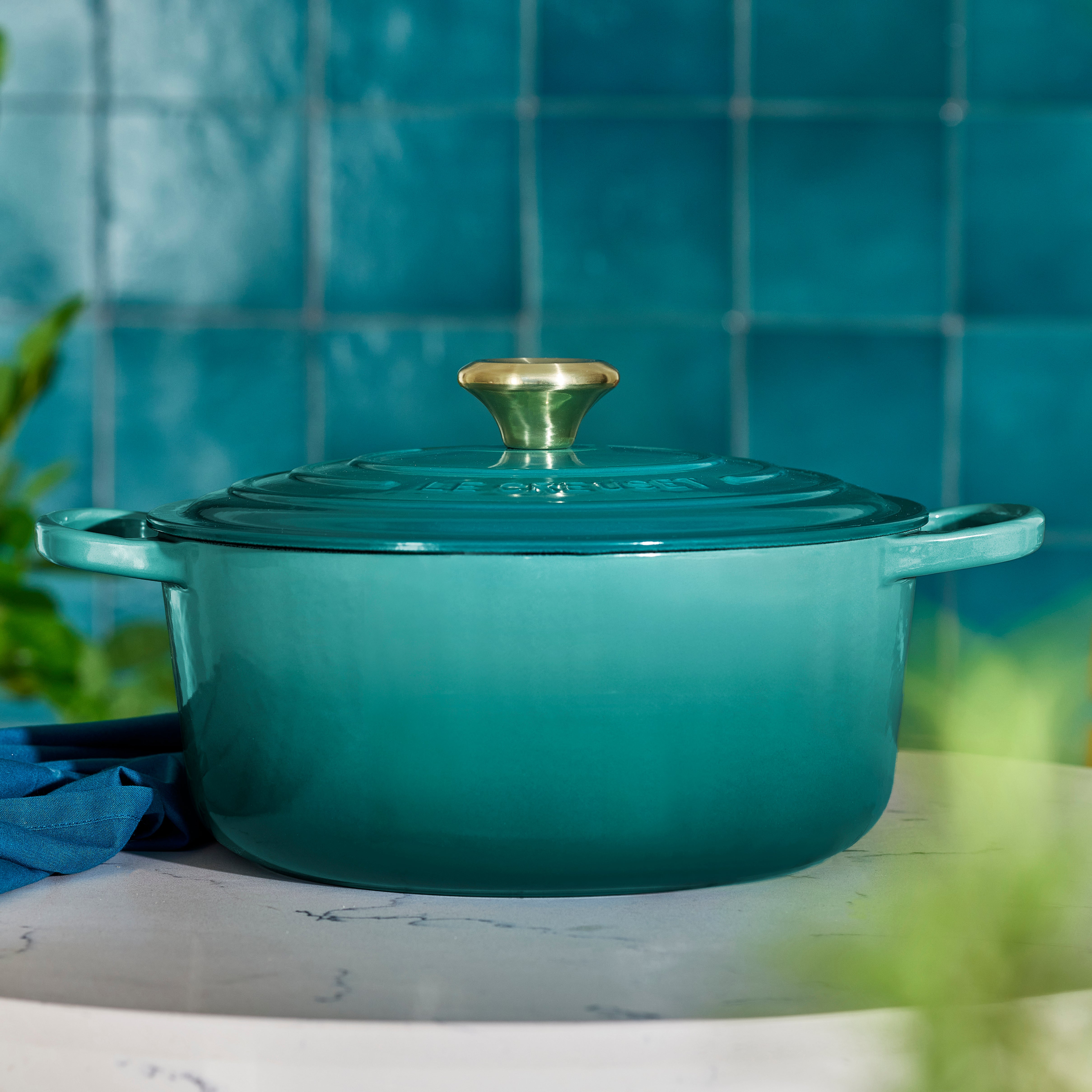 Le Creuset 5.3L Bleu Riviera French/Dutch Oven (26cm) display