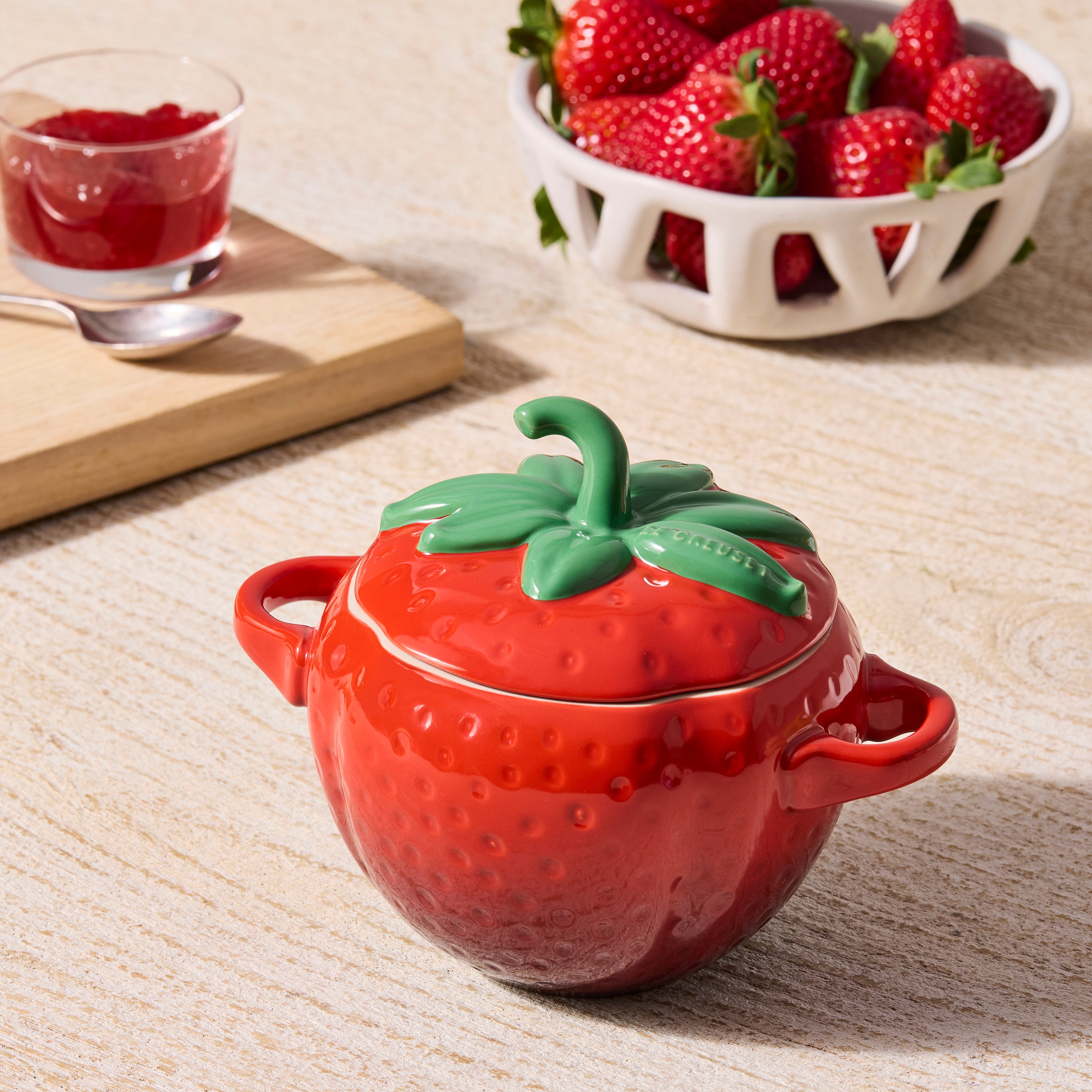 Le Creuset Limited Edition Strawberry Mini Cocotte 0.57 L Stoneware fresh fruit