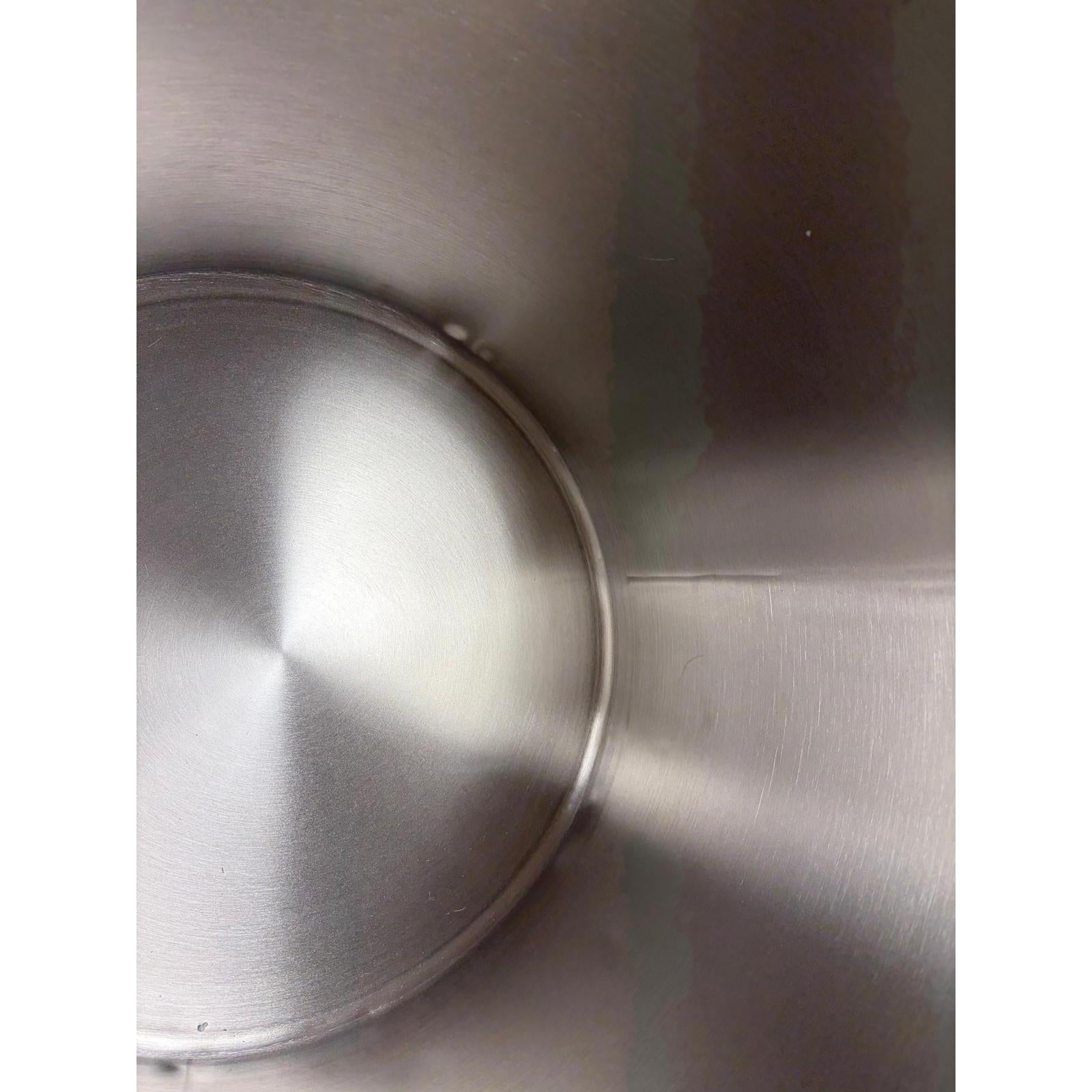 New Commercial Quality Stainless Steel Pot - 71 L / 75 Qt #SP044545 Dented Sides - Open Box