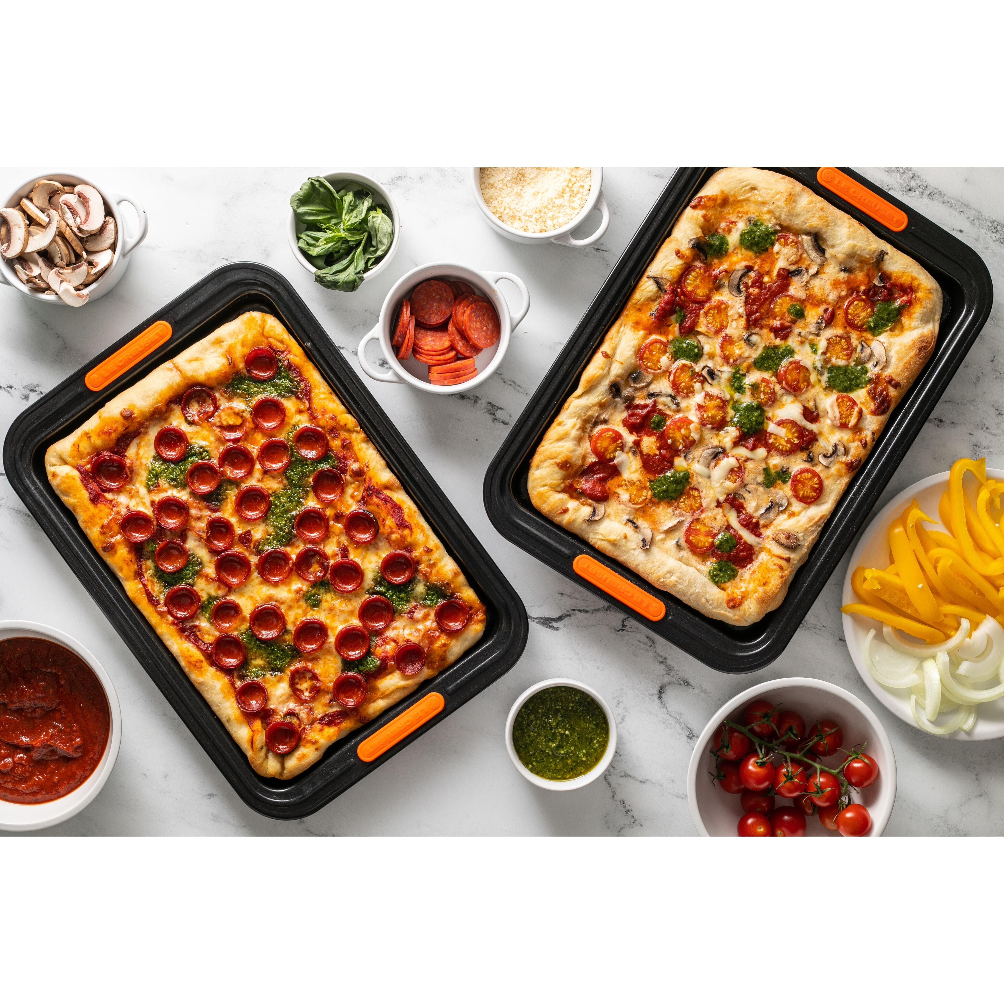 Le Creuset (49cm x 32.9cm) Toughened Non-Stick Jelly Roll Pan/ Deep Baking Sheet Pizza Pepperoni 