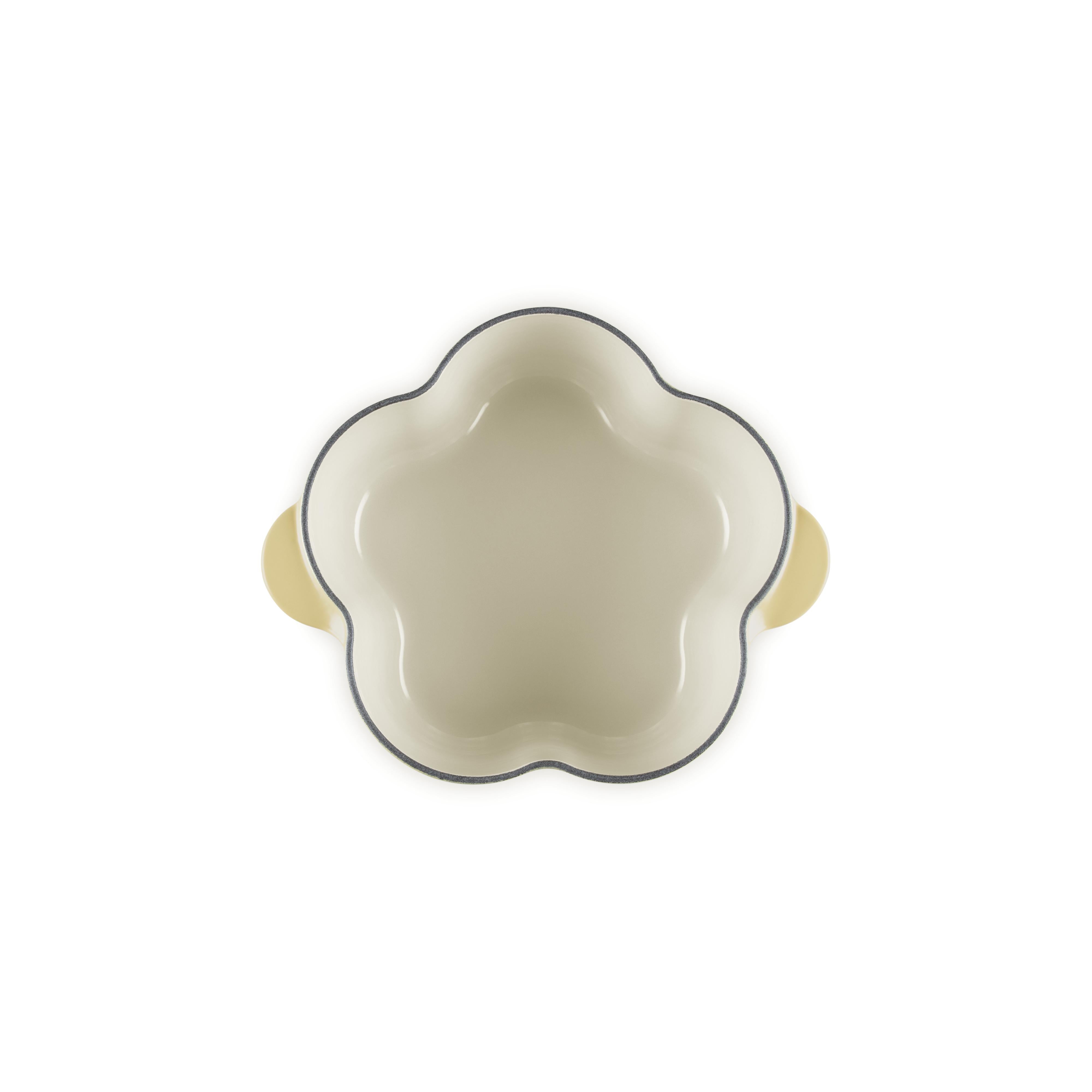 Le Creuset 2L Camomille Petal Cocotte (20 cm) Interior 