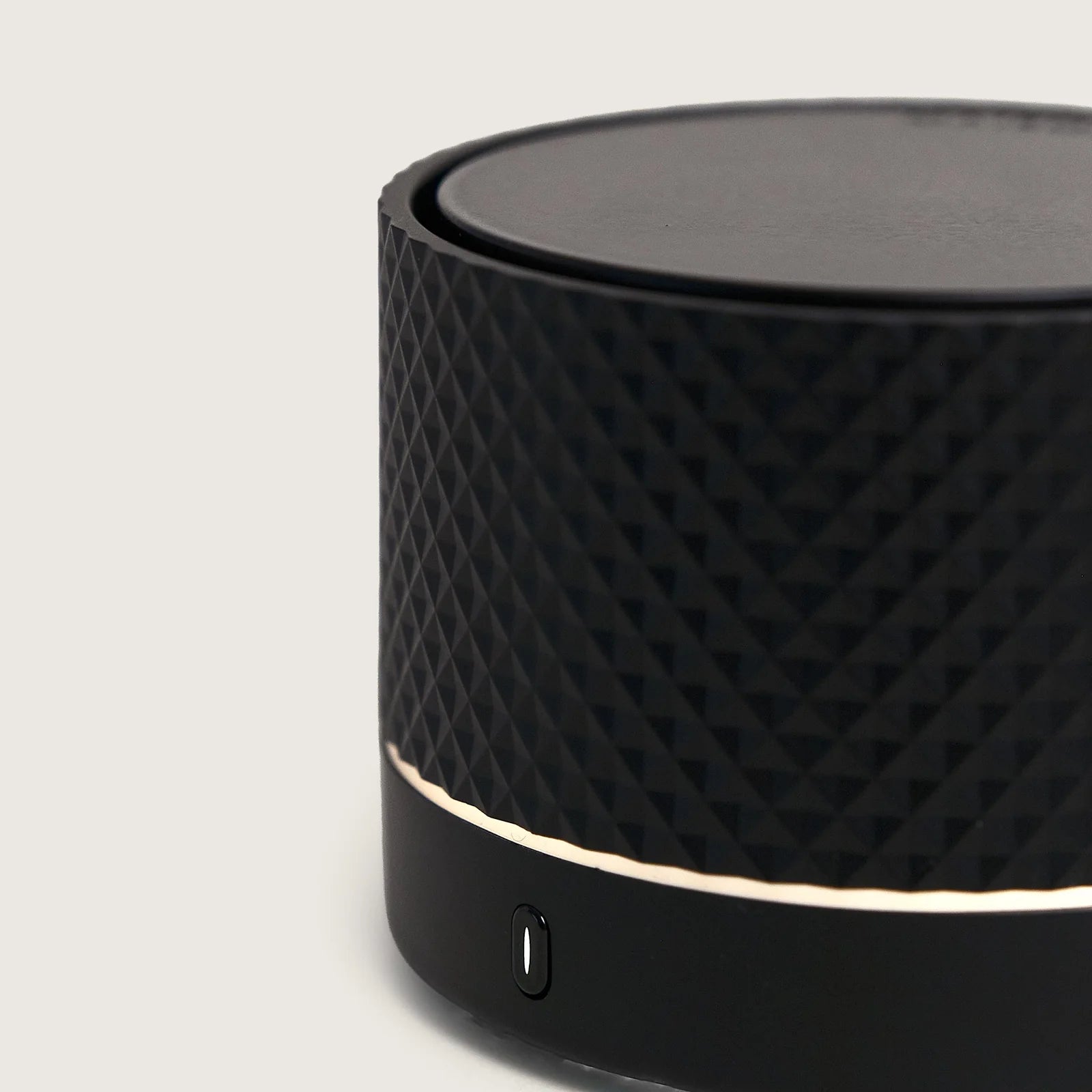 Maison Berger - Nomad Electric Diffuser Black Vanilla Gourmet - 7038 Close Up