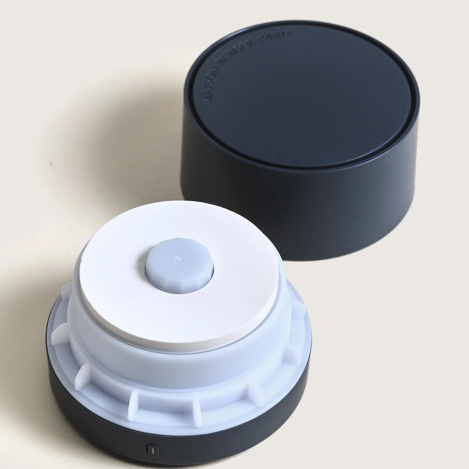 Maison Berger - Nomad Electric Diffuser Grey Amber Powder - 7033 interior 