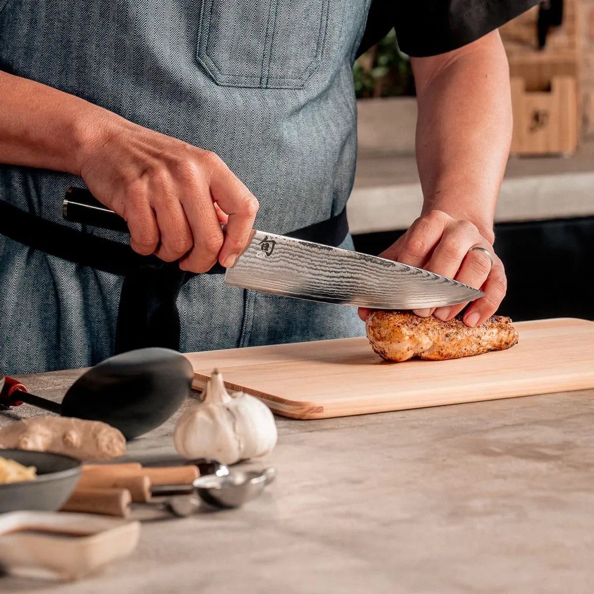 Shun Cutlery Classic 8" Chef's Knife - Made in Japan Chicken
