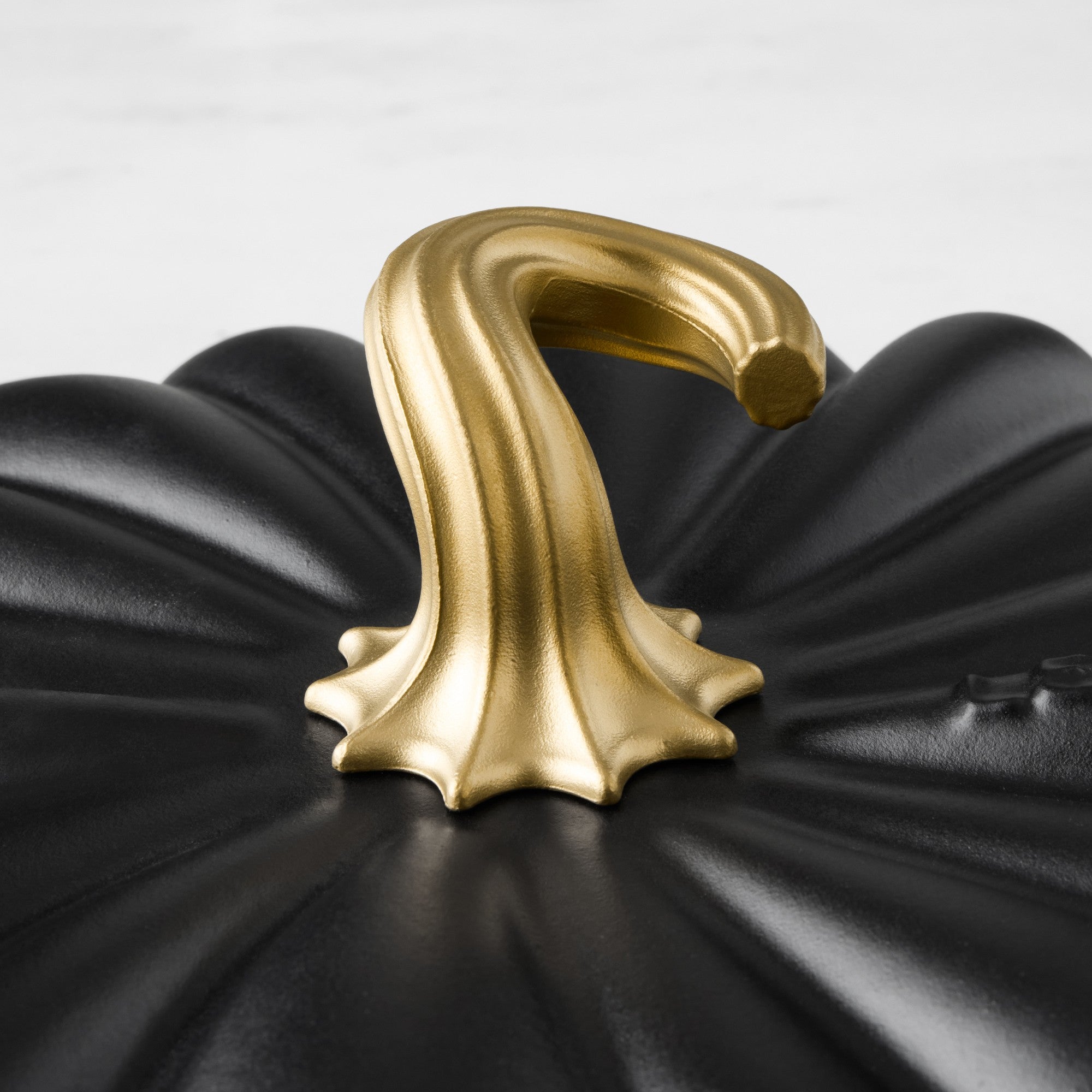 Le Creuset 2.5L Matte Black Licorice Pumpkin Braiser (28 cm) Gold Knob