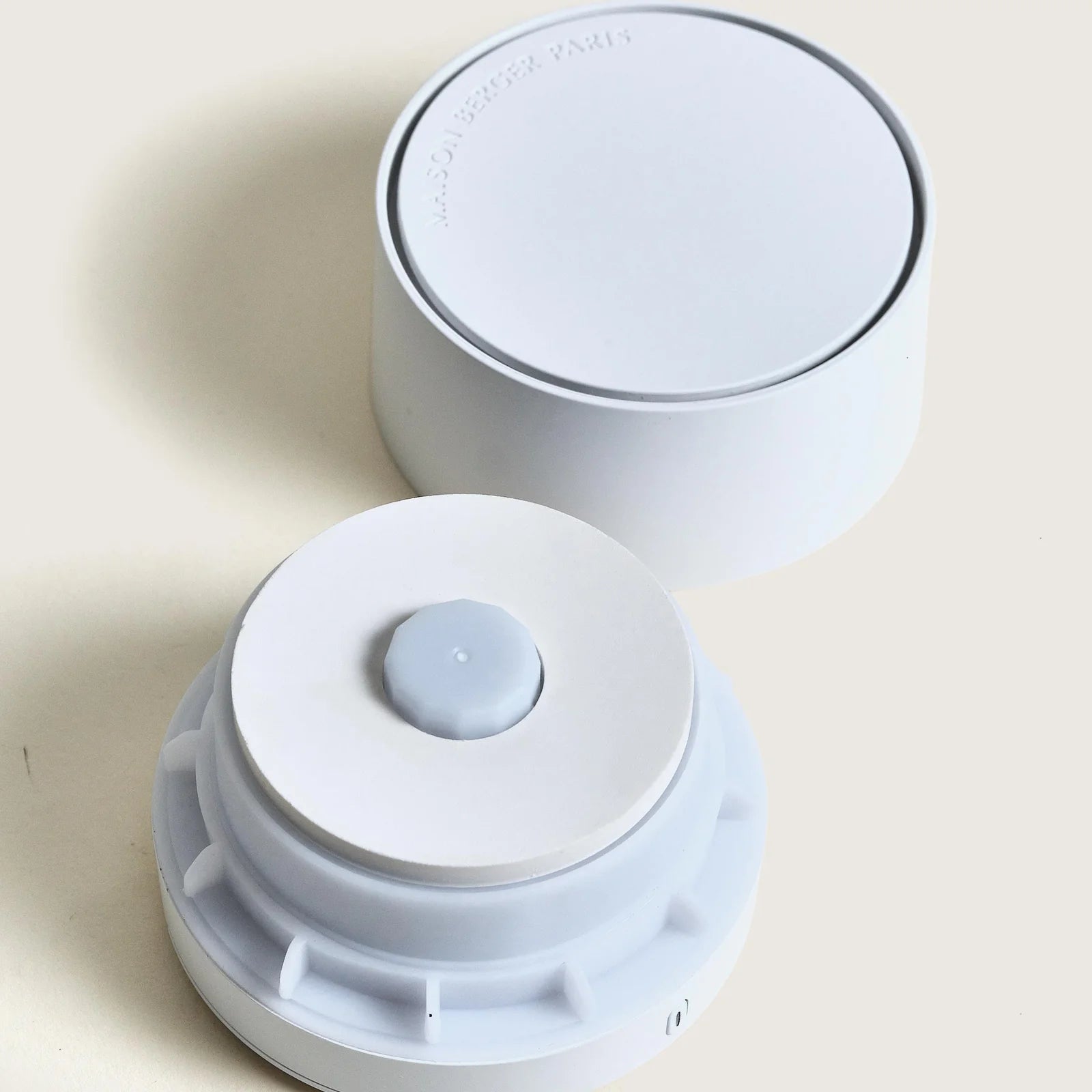 Maison Berger - Nomad Electric Diffuser White Ocean Breeze - 7034 Ceramic