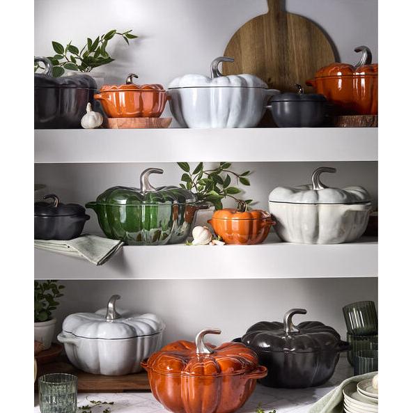 Staub - 3.31 L Cinnamon Pumpkin Cocotte - 1024000 display pumpkins 